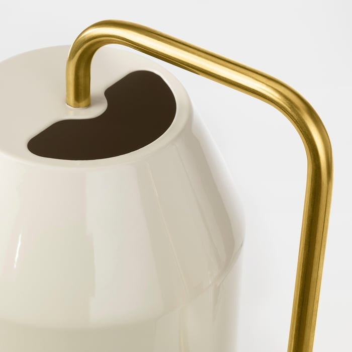 vattenkrasse-watering-gold-colour-40394118-4