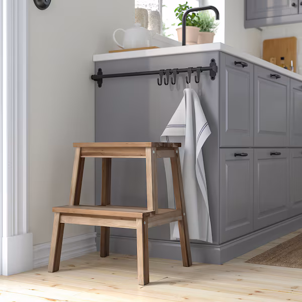 bekvaem-step-stool-acacia__1205866_pe907264_s5