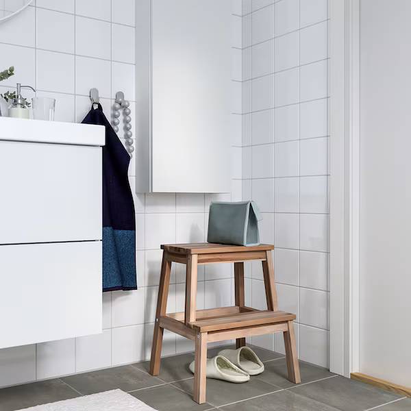 bekvaem-step-stool-acacia__1213995_pe911451_s5