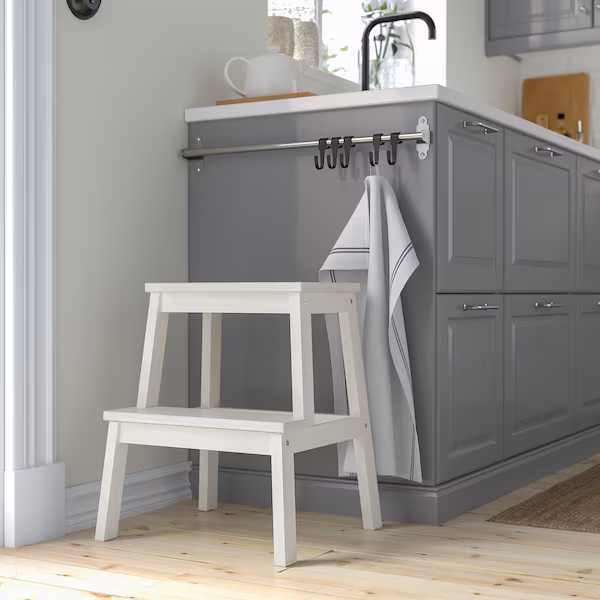 bekvaem-step-stool-white__1214005_pe911460_s5
