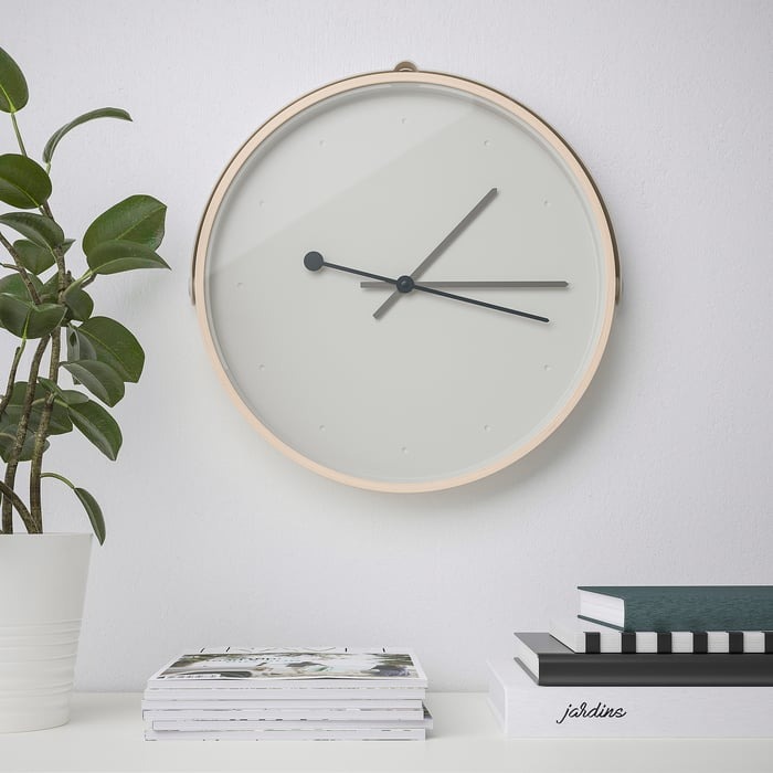 rotbloeta-wall-clock-ash-veneer-light-grey-40540855-2